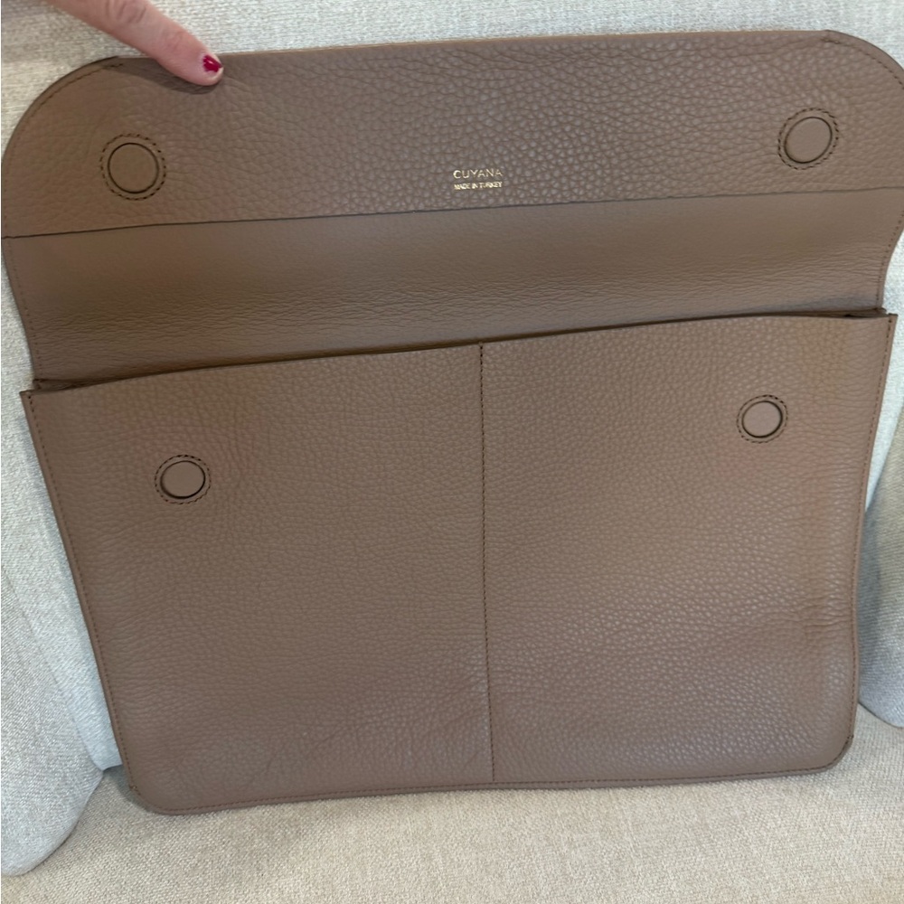 Cuyana Grained Leather Tech Carryall-16 inch - Picture 4 of 8